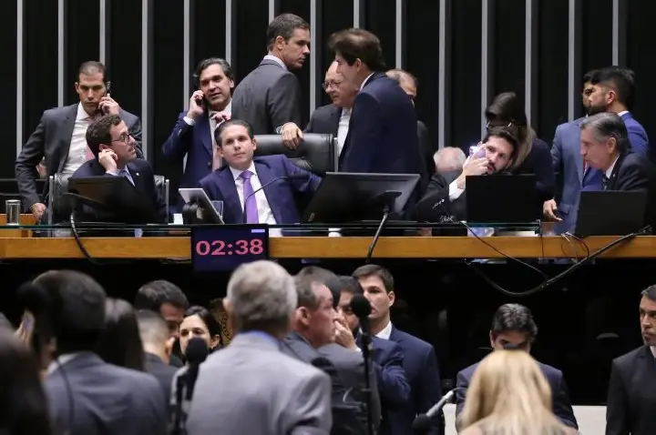 Adiada votação de projeto que cria novo regime para socorrer ou liquidar bancos