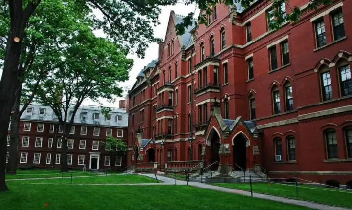 Administração Trump Conclui que Harvard Violou Direitos Civis de Estudantes Judeus e Israelenses