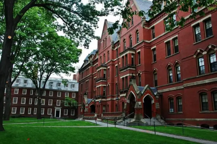 Administração Trump Conclui que Harvard Violou Direitos Civis de Estudantes Judeus e Israelenses