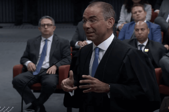 Advogado de Braga Netto desiste de acompanhar oitivas no STF e viaja