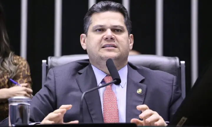 Alcolumbre diz que pedirá parecer jurídico da Câmara e do Senado sobre decisão de Gilmar Mendes