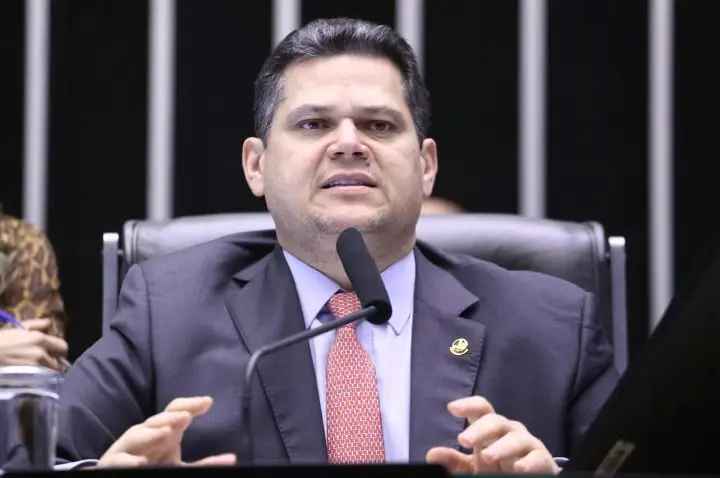 Alcolumbre diz que pedirá parecer jurídico da Câmara e do Senado sobre decisão de Gilmar Mendes