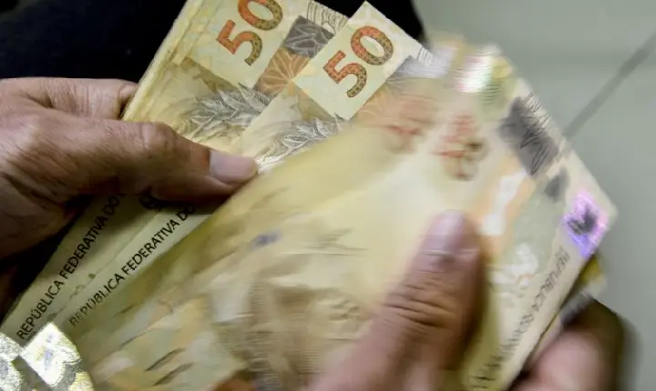 Aposentados do INSS que ganham mais que o mínimo começam a receber 13º