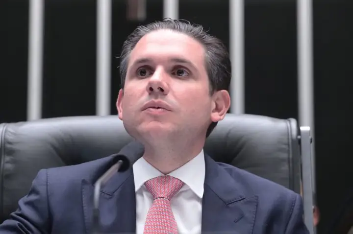 Aprovação de projeto que regulamenta a reforma tributária vai reduzir custos para o cidadão, diz Motta