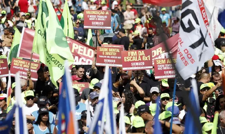 Ato em SP une centrais sindicais e governo pelo fim da escala 6x1