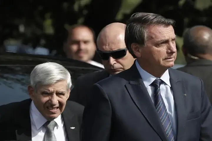 Augusto Heleno mantém silêncio em perguntas feitas por Moraes em depoimento