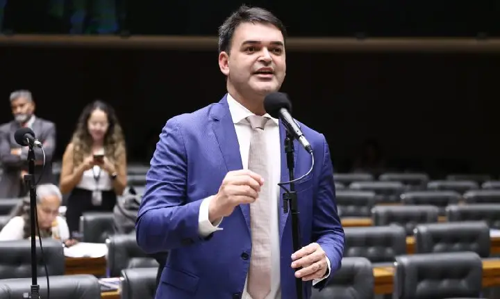 Avança na Câmara proposta que aumenta piso de agentes de saúde para três salários mínimos