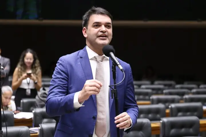 Avança na Câmara proposta que aumenta piso de agentes de saúde para três salários mínimos