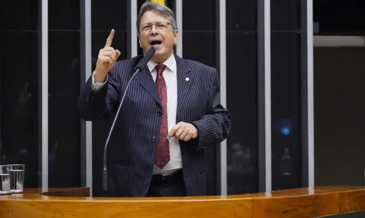 Bibo Nunes apresenta ação contra Dino por intimar Sóstenes