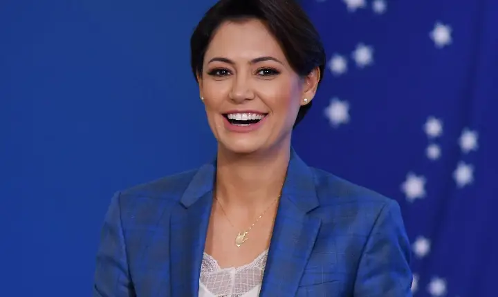 Bolsonaro confirma pré-candidatura de Michelle ao Senado pelo DF e Carlos por SC