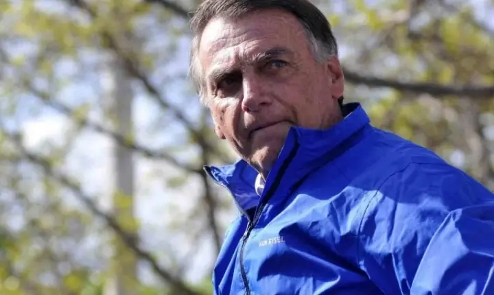 Bolsonaro estuda processar ex-presidente da OAB