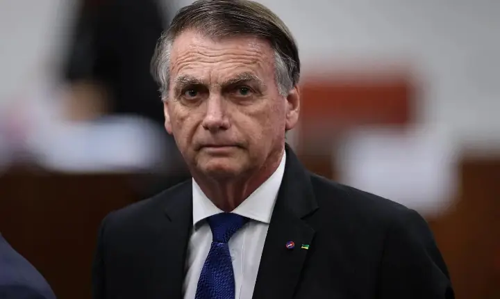 Bolsonaro sobe o tom e chama inquérito sobre suposto ‘golpe’ de ‘farsa fabricada’