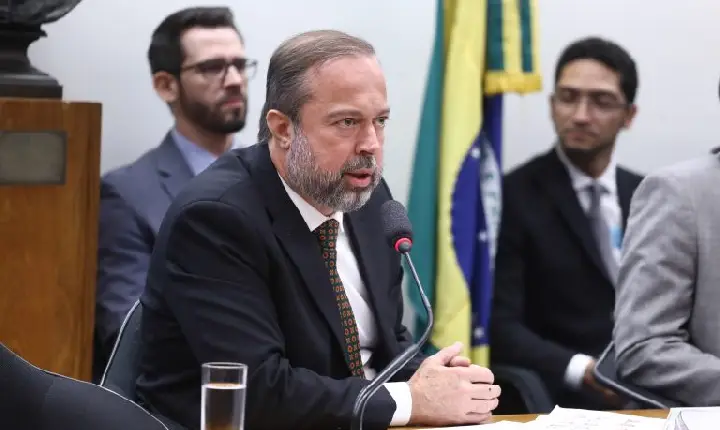 Brasil quer fim dos gastos socioambientais de Itaipu a partir de 2027, diz ministro