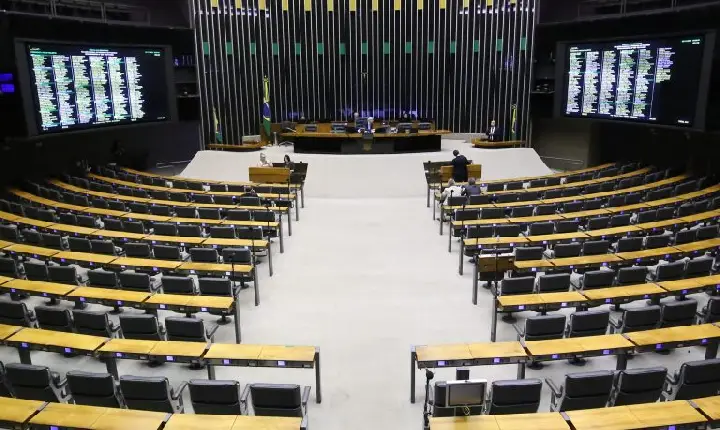 Câmara analisa pedidos de urgência para projetos; acompanhe