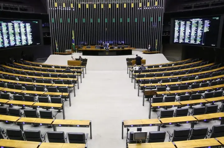 Câmara analisa pedidos de urgência para projetos; acompanhe