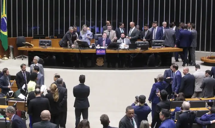Câmara analisa projeto que cria o Dia Nacional das Defensoras e Defensores de Direitos Humanos; acompanhe