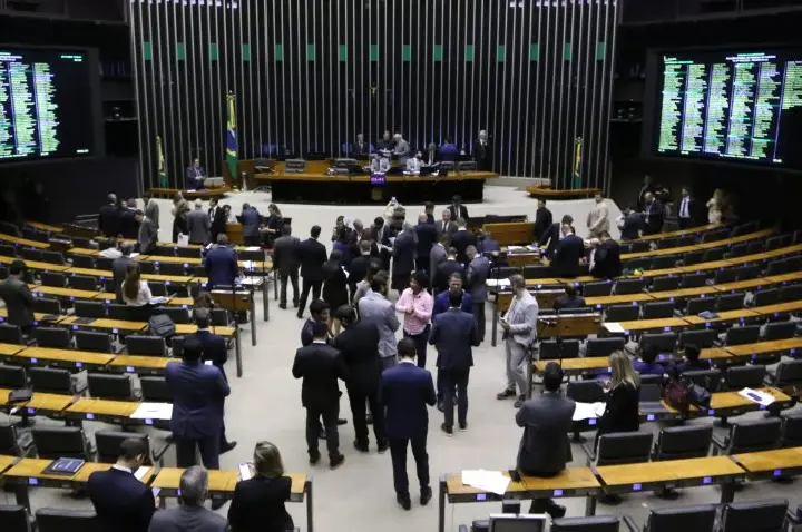 Câmara aprova atualização de norma internacional sobre dano por poluição de óleo