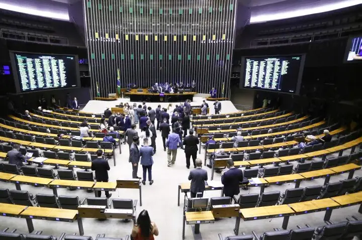 Câmara aprova criação de fundo para custear atuação da Defensoria Pública da União