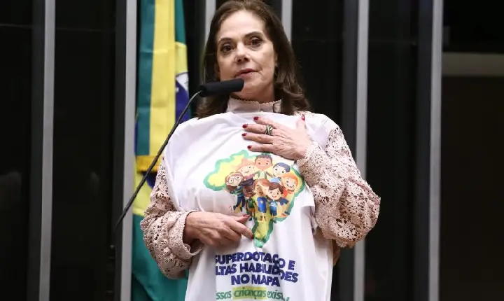 Câmara aprova criação de política nacional e de cadastro para estudantes com altas habilidades