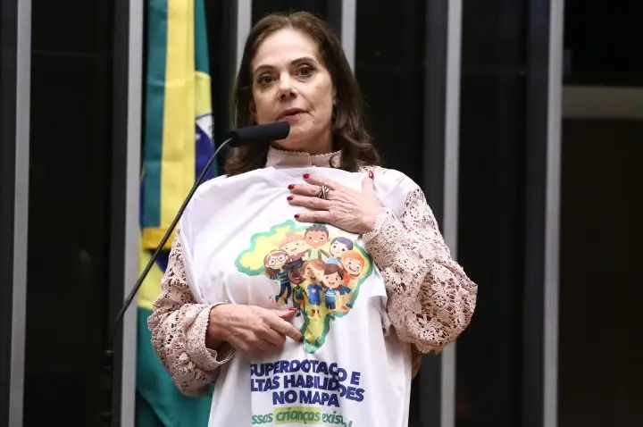 Câmara aprova criação de política nacional e de cadastro para estudantes com altas habilidades