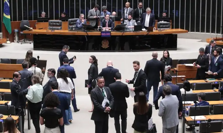 Câmara aprova mudanças em projeto que desbloqueia recursos do Fundo Social para saúde e educação