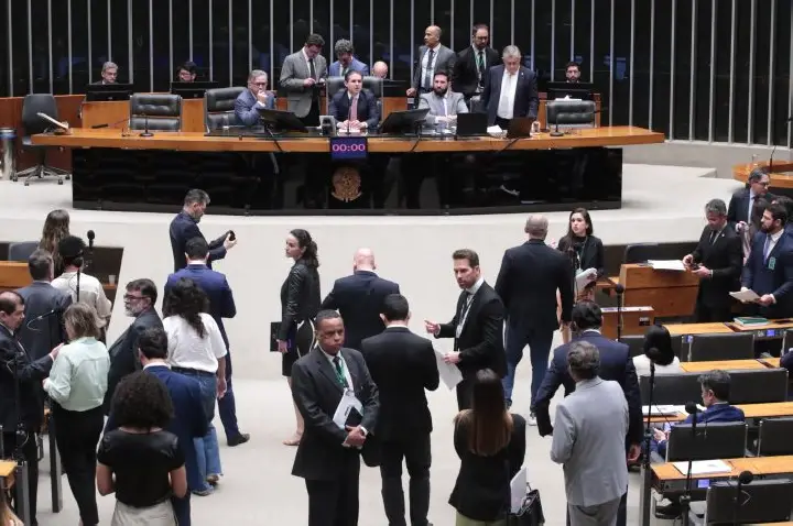 Câmara aprova mudanças em projeto que desbloqueia recursos do Fundo Social para saúde e educação