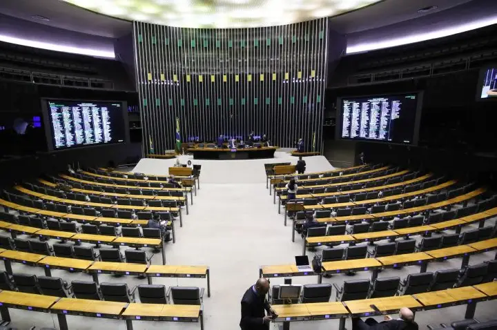 Câmara aprova novos critérios para Justiça decretar prisão preventiva