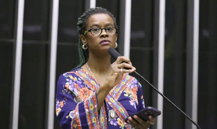 Câmara aprova pagamento de piso salarial dos professores para contratos temporários; acompanhe