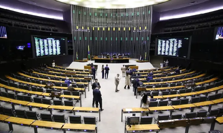 Câmara aprova projeto que define agosto como mês de combate a desigualdades sociais; acompanhe