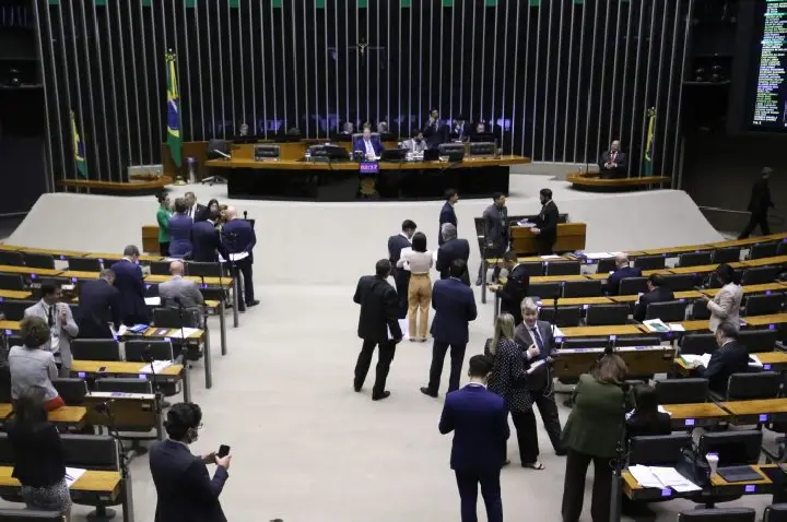 Câmara aprova projeto que permite registro de transmissão de bens entre concessionárias de energia