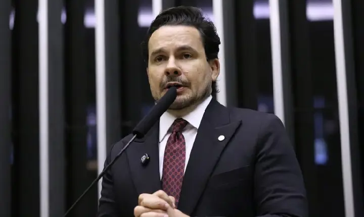 Câmara aprova punição e torna hediondo o crime de obstruir vias para praticar crimes; acompanhe