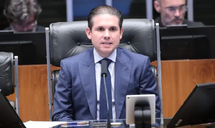 Câmara aprova regime de urgência para dez projetos de lei