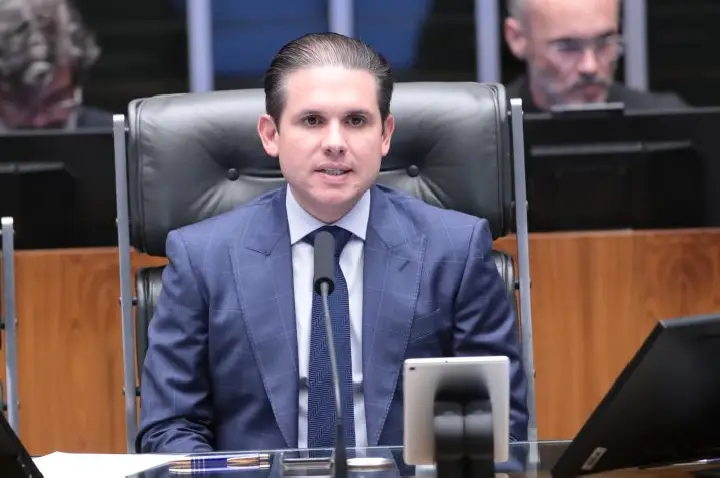 Câmara aprova regime de urgência para dez projetos de lei