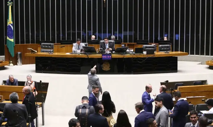 Câmara aprova regime de urgência para nove projetos de lei