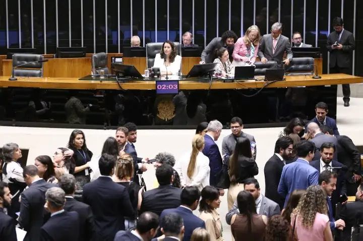 Câmara aprova regime de urgência para sete projetos de lei