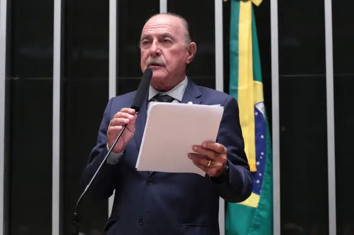 Câmara aprova regras para funcionamento de farmácias dentro de supermercados