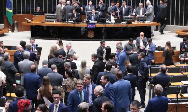 Câmara conclui votação do projeto de lei antifacção; texto segue para sanção