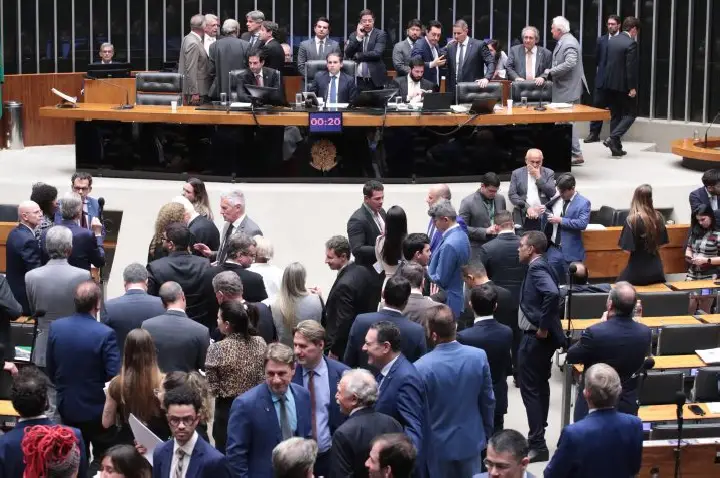 Câmara conclui votação do projeto de lei antifacção; texto segue para sanção