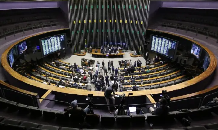 Câmara conclui votação em 1º turno da PEC das Prerrogativas; acompanhe
