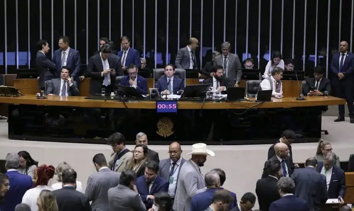 Câmara dos Deputados vota nesta manhã sugestões de mudanças na PEC das Prerrogativas