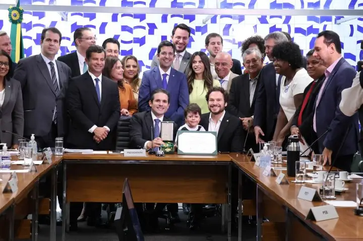 Câmara entrega Medalha Mérito Legislativo 2025 a autoridades por serviços relevantes ao país