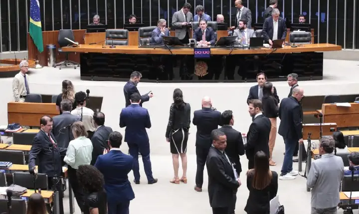 Câmara pode votar projeto que reduz benefícios fiscais federais