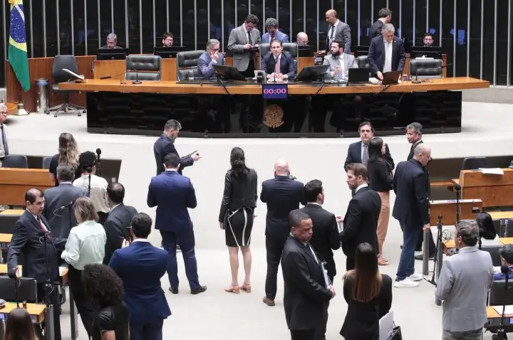 Câmara pode votar projeto que reduz benefícios fiscais federais