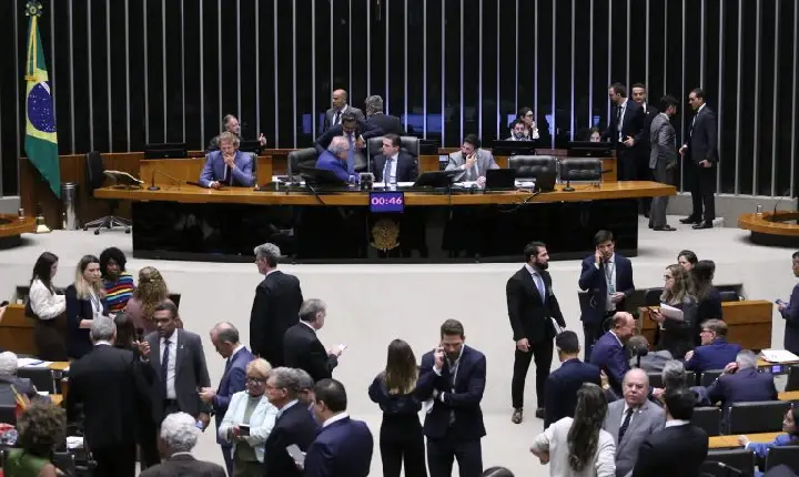 Câmara reúne-se nesta sexta-feira para votar requerimentos