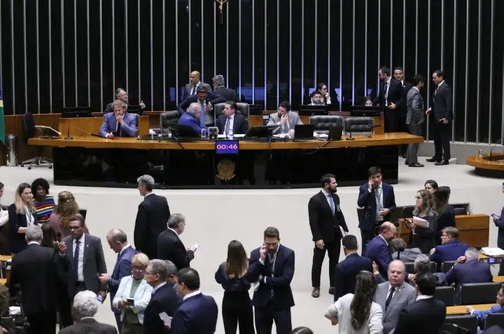 Câmara reúne-se nesta sexta-feira para votar requerimentos