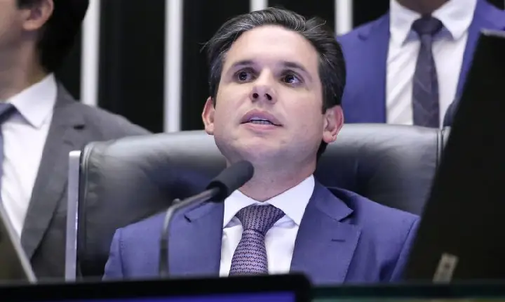 Câmara terá semana de votação de projetos sobre educação, diz Hugo Motta