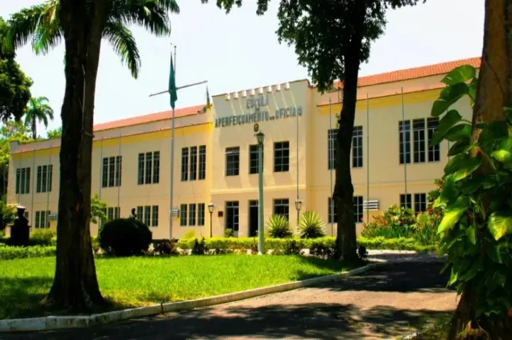 Capitão recomendou intervenção do Exército contra o PT em tese para escola militar