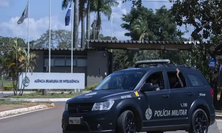 Carlos Bolsonaro e Ramagem são indiciados em caso da “Abin paralela”
