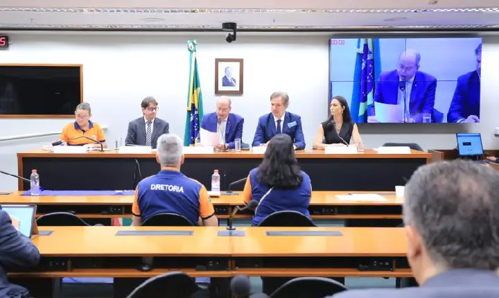 Categorias profissionais reivindicam aposentadoria especial em debate na Câmara