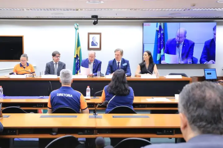 Categorias profissionais reivindicam aposentadoria especial em debate na Câmara